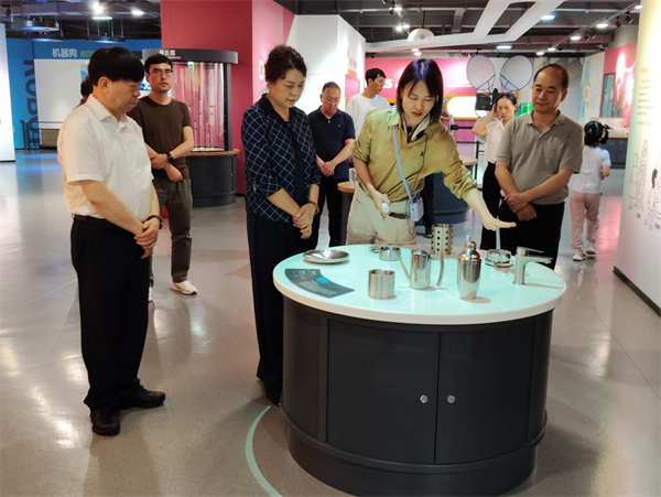 <font color='000000'>省科协党组书记、常务副主席蒙冬梅到省科技馆过渡场馆调研</font>